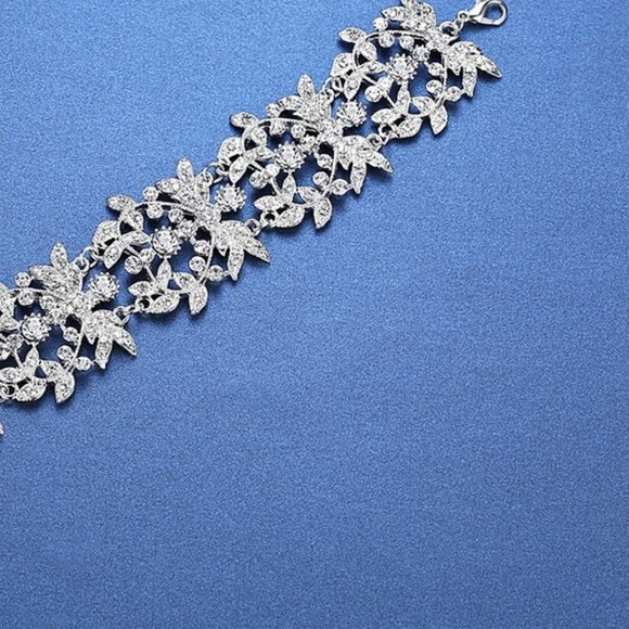 Sale Crystal Bracelet Brand New - Picture 2 of 3